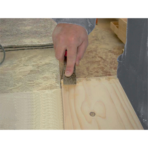 Base De Bebedero Para Pájaros Pequeños Masilla MFG CO 730 | Canal Estrecho | Medidas 10x10x3 Cm | Para Tornillo En Tarro