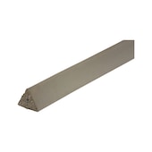 Spacer/spacing strip for fibre concrete