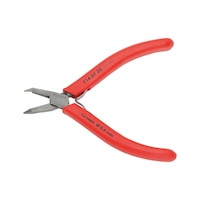 Oblique cutters short head for use in tight spaces