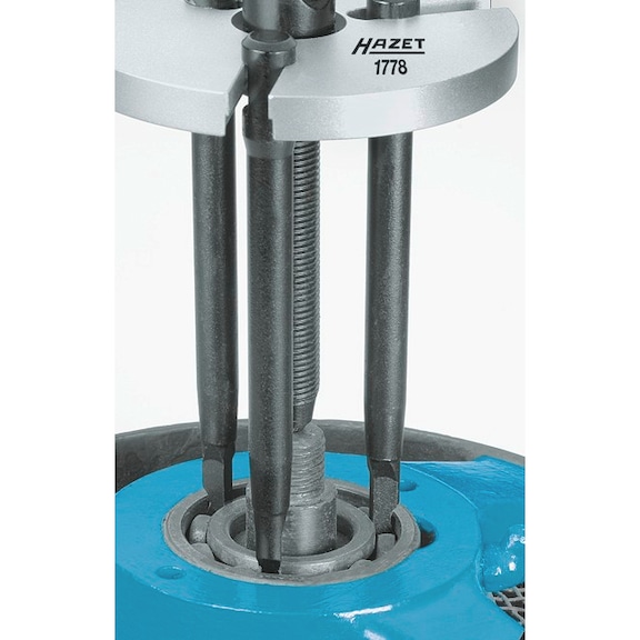 Bearing extractor clearance