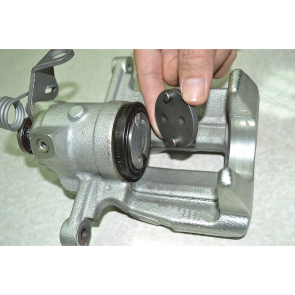 Brake piston resetting tool set - 2