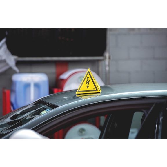 Tetraéder alakú figyelmeztető tábla „Veszélyes elektromos feszültség” felirattal Mágnes talppal - 4