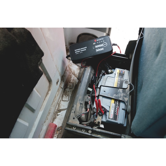 Vehicle battery charger, 12/24&nbsp;V 8&nbsp;A Lithium/lead 10–240&nbsp;Ah - 9