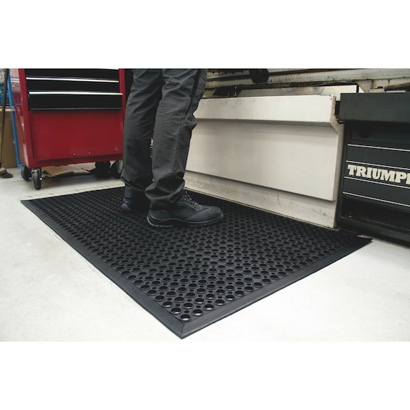 Anti-fatigue mat, perforated design - 2