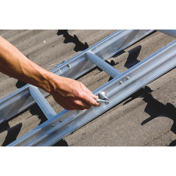Quick-action connecting plate For connecting roof assembly ladders in seconds - 4
