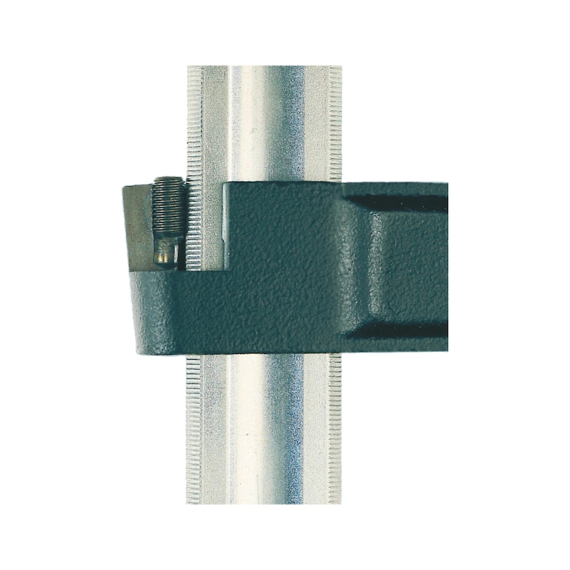 Malleable iron screw clamp with protective caps - 3