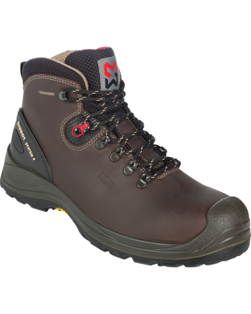 Une chaussure de sécurité basse montantes Vibram II S3 HRO de couleur brune de la marque de vêtements de travail et chaussures de sécurité Würth MODYF vue de 3 quarts face. Les détails sont visibles comme ses variétés de couleurs. La languette ainsi que l