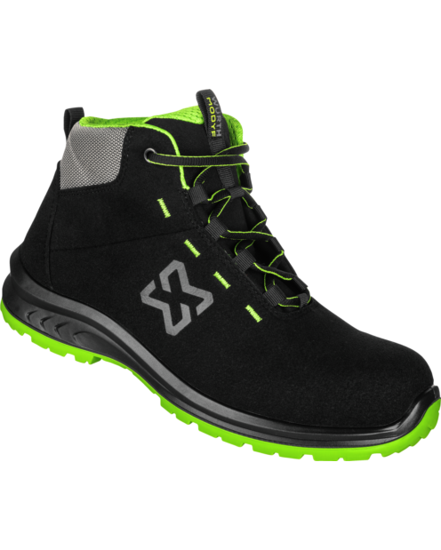 Une chaussure de sécurité basse montantes CRUISE S3S de couleur noire de la marque de vêtements de travail et chaussures de sécurité Würth MODYF vue de 3 quarts face. Les détails sont visibles comme ses variétés de couleurs. La languette ainsi que les lac