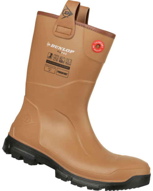 Une botte de sécurité basse DUNLOP PUROFORT RIG PRO S5 SR CI CR de couleur brun de la marque de vêtements de travail et chaussures de sécurité Würth MODYF vue de 3 quarts face. Les détails sont visibles comme ses variétés de couleurs. La languette ainsi q