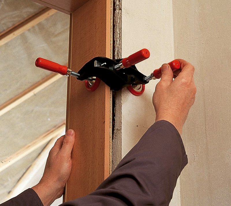 Door frame straightening clamp WÜRTH