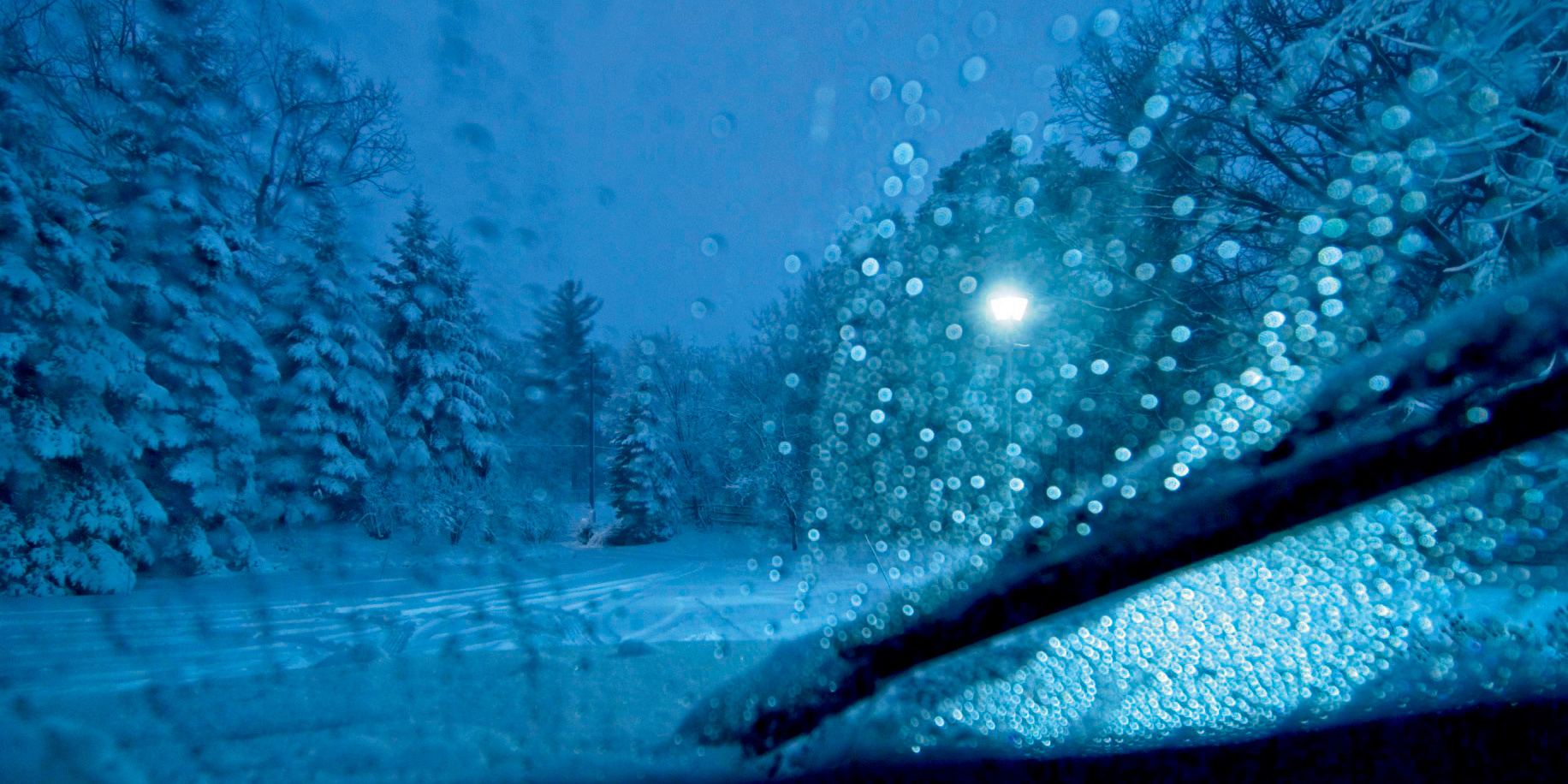 Titelbild Tipps für sicheres Fahren bei Schnee, Eis und Kälte Titelbild Tipps für sicheres Fahren bei Schnee, Eis und Kälte