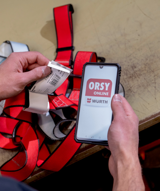 ORSY®online App neben Gurten zur Prüfung ORSY®online App neben Gurten zur Prüfung
